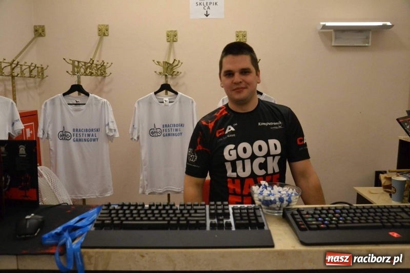 Zdjęcie w galerii na portalu naszraciborz.pl: Na zamku trwa II Raciborski Festiwal Gamingowy [relacja live]  wiadomości z regionu