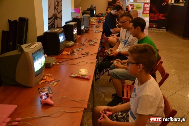 Zdjęcie w galerii na portalu naszraciborz.pl: Na zamku trwa II Raciborski Festiwal Gamingowy [relacja live]  wiadomości z regionu