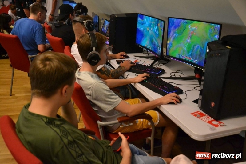 Zdjęcie w galerii na portalu naszraciborz.pl: Na zamku trwa II Raciborski Festiwal Gamingowy [relacja live]  wiadomości z regionu