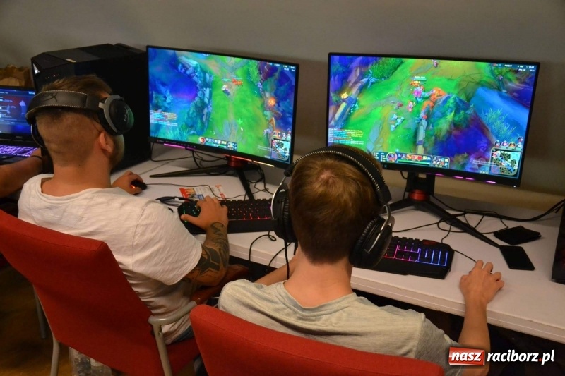 Zdjęcie w galerii na portalu naszraciborz.pl: Na zamku trwa II Raciborski Festiwal Gamingowy [relacja live]  wiadomości z regionu