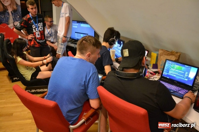 Zdjęcie w galerii na portalu naszraciborz.pl: Na zamku trwa II Raciborski Festiwal Gamingowy [relacja live]  wiadomości z regionu