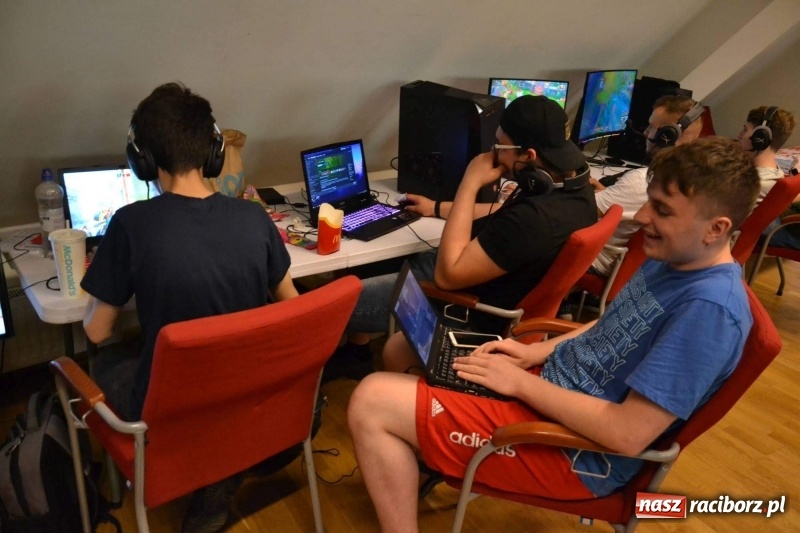 Zdjęcie w galerii na portalu naszraciborz.pl: Na zamku trwa II Raciborski Festiwal Gamingowy [relacja live]  wiadomości z regionu