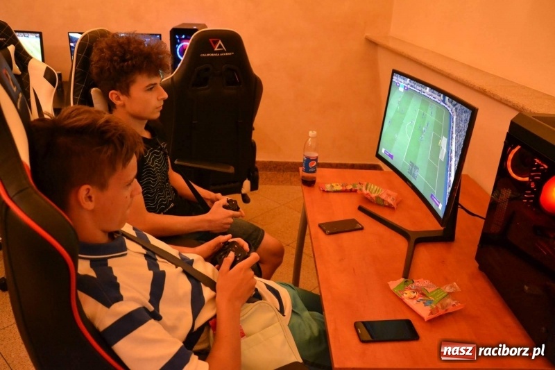 Zdjęcie w galerii na portalu naszraciborz.pl: Na zamku trwa II Raciborski Festiwal Gamingowy [relacja live]  wiadomości z regionu