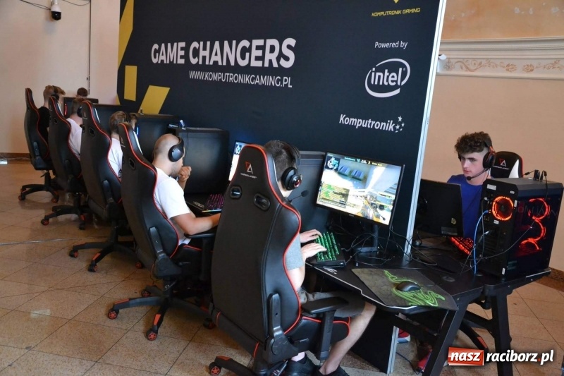 Zdjęcie w galerii na portalu naszraciborz.pl: Na zamku trwa II Raciborski Festiwal Gamingowy [relacja live]  wiadomości z regionu