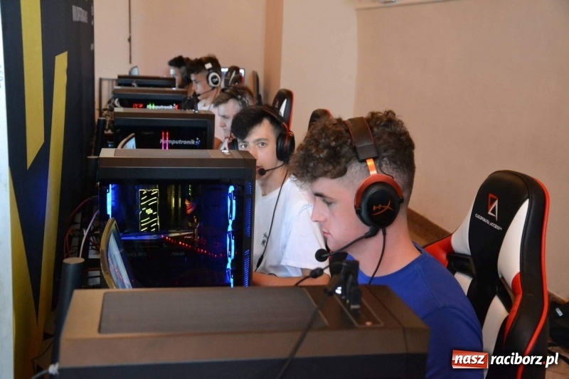 Zdjęcie w galerii na portalu naszraciborz.pl: Na zamku trwa II Raciborski Festiwal Gamingowy [relacja live]  wiadomości z regionu