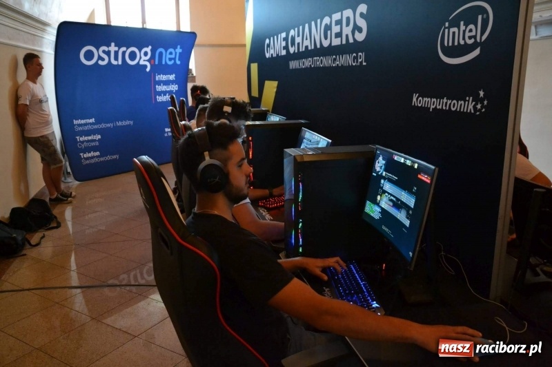 Zdjęcie w galerii na portalu naszraciborz.pl: Na zamku trwa II Raciborski Festiwal Gamingowy [relacja live]  wiadomości z regionu