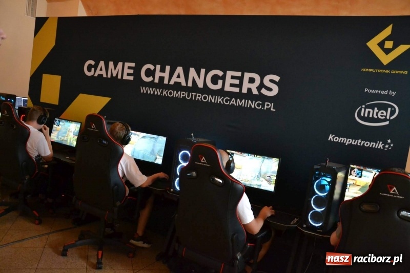 Zdjęcie w galerii na portalu naszraciborz.pl: Na zamku trwa II Raciborski Festiwal Gamingowy [relacja live]  wiadomości z regionu