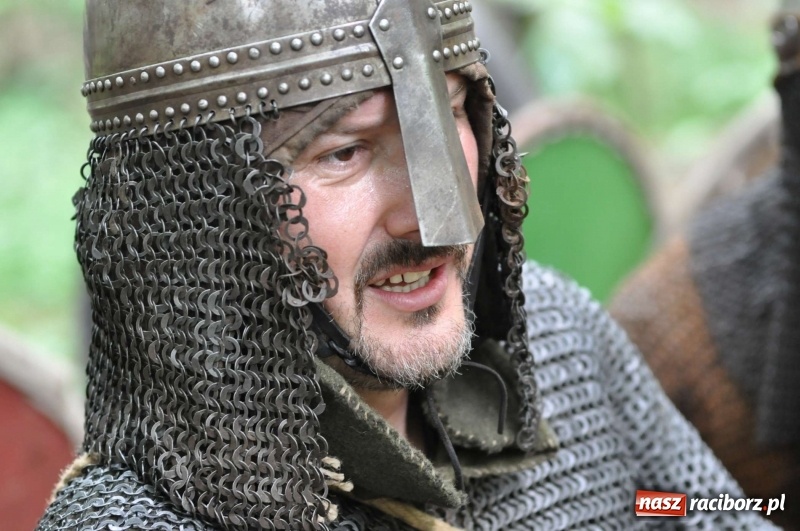 Zdjęcie w galerii na portalu naszraciborz.pl: Siła żywiołów. Minister i stu wojów zjechało do Raciborza na festiwal średniowieczny wiadomości z regionu