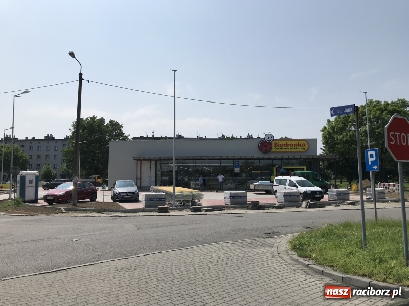 Zdjęcie w galerii na portalu naszraciborz.pl: Siła żywiołów. Minister i stu wojów zjechało do Raciborza na festiwal średniowieczny wiadomości z regionu