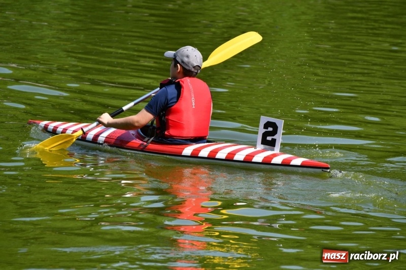 Zdjęcie w galerii na portalu naszraciborz.pl: Zmagania wodniackie na stawie gondolowym  wiadomości z regionu