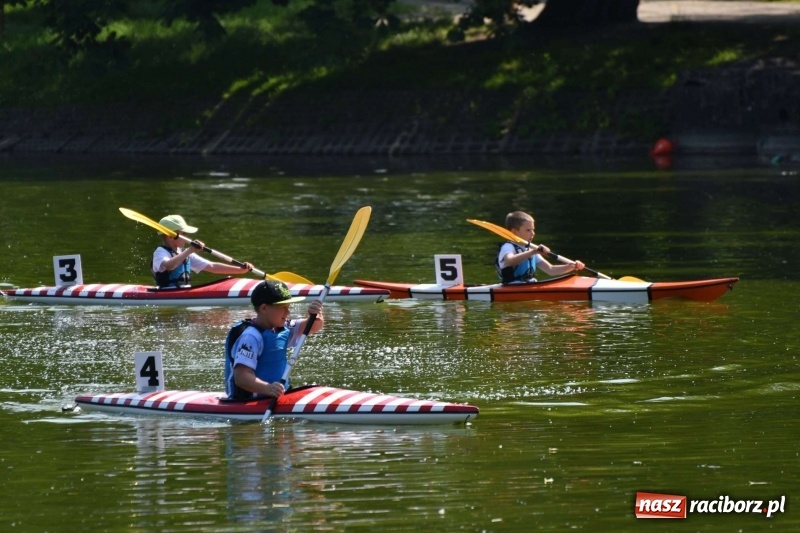 Zdjęcie w galerii na portalu naszraciborz.pl: Zmagania wodniackie na stawie gondolowym  wiadomości z regionu