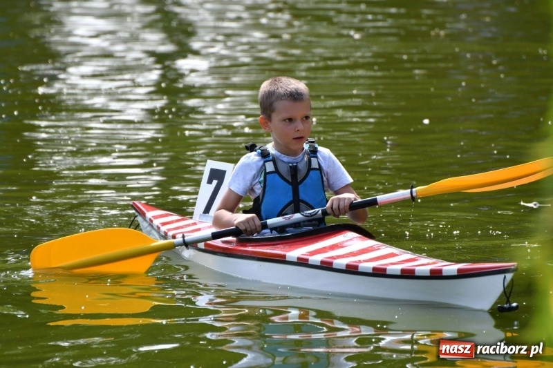 Zdjęcie w galerii na portalu naszraciborz.pl: Zmagania wodniackie na stawie gondolowym  wiadomości z regionu