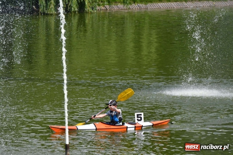 Zdjęcie w galerii na portalu naszraciborz.pl: Zmagania wodniackie na stawie gondolowym  wiadomości z regionu