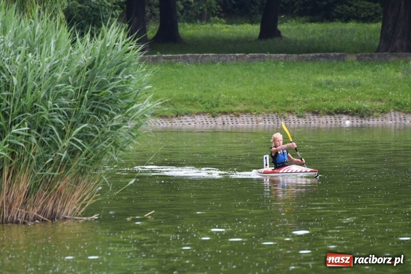 Zdjęcie w galerii na portalu naszraciborz.pl: Zmagania wodniackie na stawie gondolowym  wiadomości z regionu