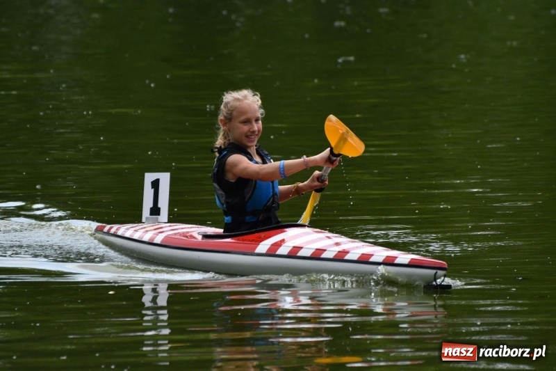 Zdjęcie w galerii na portalu naszraciborz.pl: Zmagania wodniackie na stawie gondolowym  wiadomości z regionu