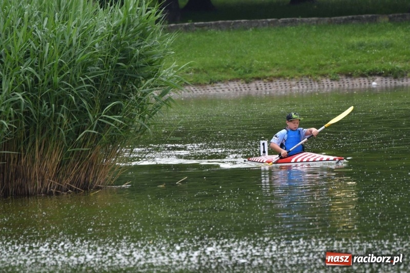 Zdjęcie w galerii na portalu naszraciborz.pl: Zmagania wodniackie na stawie gondolowym  wiadomości z regionu