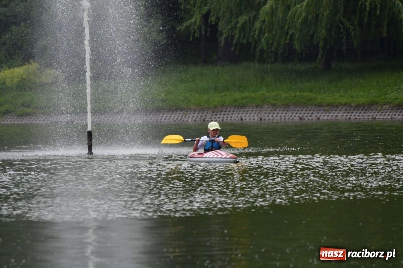 Zdjęcie w galerii na portalu naszraciborz.pl: Zmagania wodniackie na stawie gondolowym  wiadomości z regionu