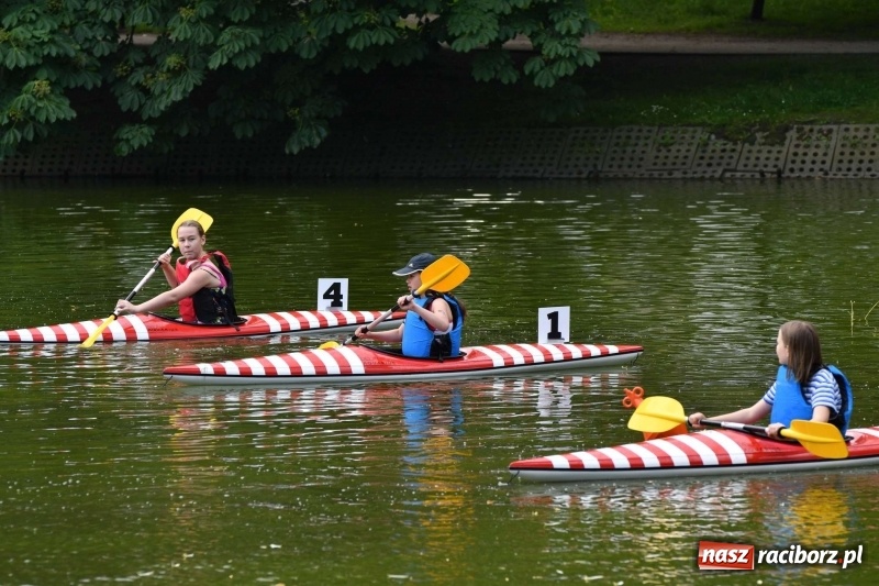 Zdjęcie w galerii na portalu naszraciborz.pl: Zmagania wodniackie na stawie gondolowym  wiadomości z regionu