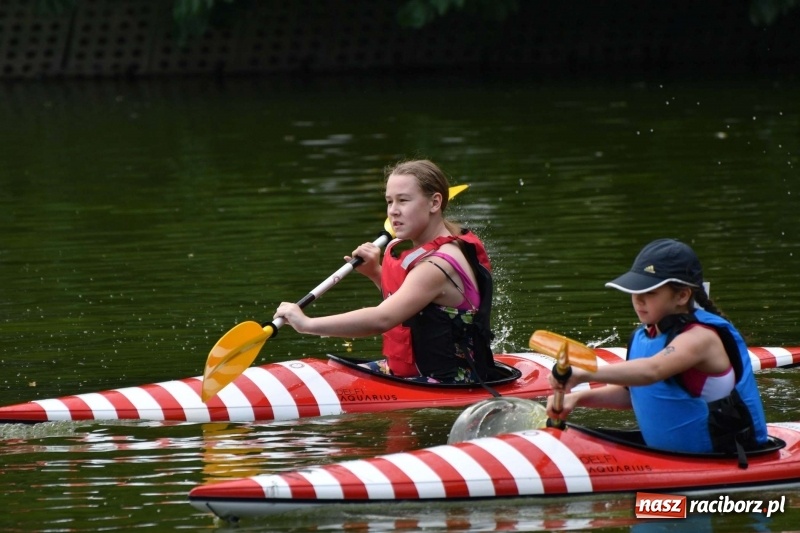 Zdjęcie w galerii na portalu naszraciborz.pl: Zmagania wodniackie na stawie gondolowym  wiadomości z regionu