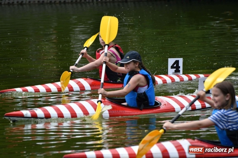 Zdjęcie w galerii na portalu naszraciborz.pl: Zmagania wodniackie na stawie gondolowym  wiadomości z regionu