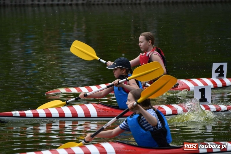 Zdjęcie w galerii na portalu naszraciborz.pl: Zmagania wodniackie na stawie gondolowym  wiadomości z regionu