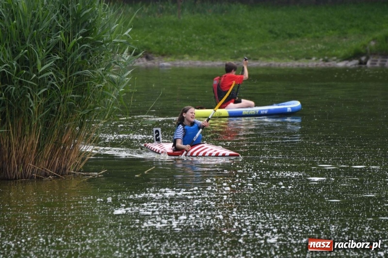 Zdjęcie w galerii na portalu naszraciborz.pl: Zmagania wodniackie na stawie gondolowym  wiadomości z regionu
