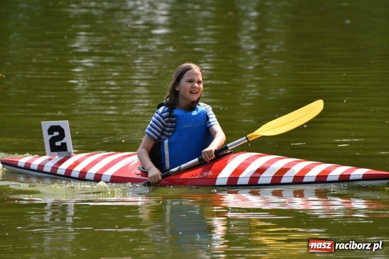 Zdjęcie w galerii na portalu naszraciborz.pl: Zmagania wodniackie na stawie gondolowym  wiadomości z regionu