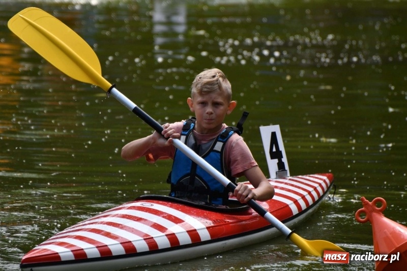 Zdjęcie w galerii na portalu naszraciborz.pl: Zmagania wodniackie na stawie gondolowym  wiadomości z regionu