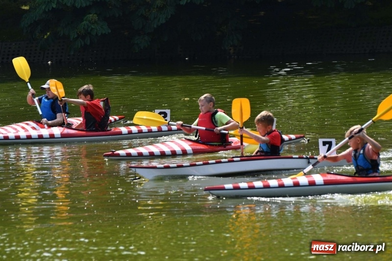 Zdjęcie w galerii na portalu naszraciborz.pl: Zmagania wodniackie na stawie gondolowym  wiadomości z regionu