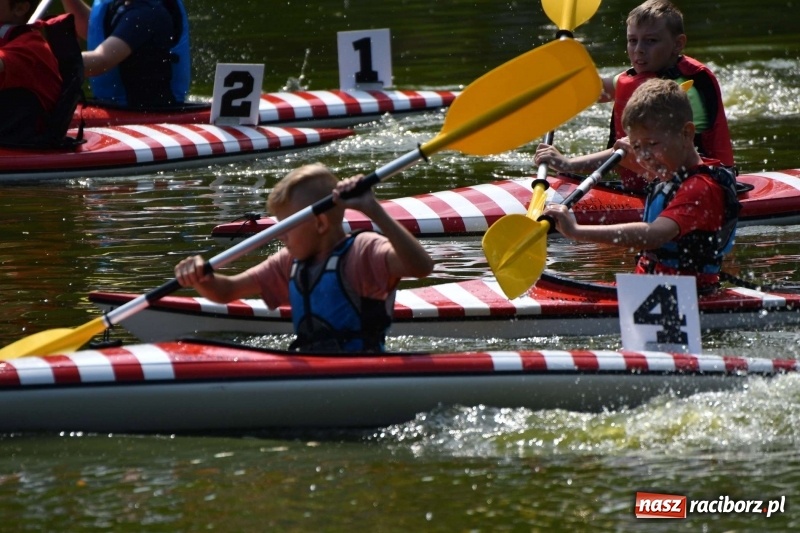 Zdjęcie w galerii na portalu naszraciborz.pl: Zmagania wodniackie na stawie gondolowym  wiadomości z regionu