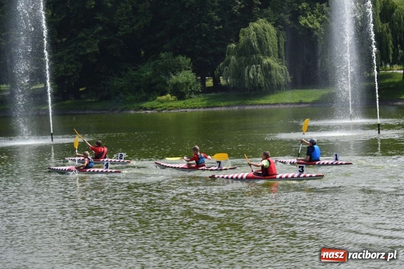 Zdjęcie w galerii na portalu naszraciborz.pl: Zmagania wodniackie na stawie gondolowym  wiadomości z regionu