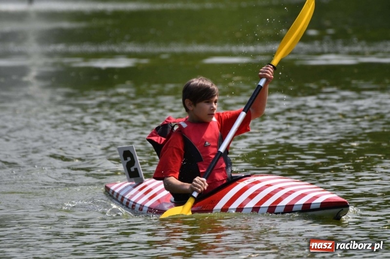Zdjęcie w galerii na portalu naszraciborz.pl: Zmagania wodniackie na stawie gondolowym  wiadomości z regionu