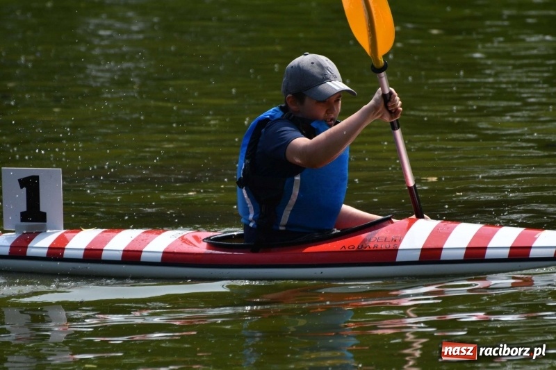 Zdjęcie w galerii na portalu naszraciborz.pl: Zmagania wodniackie na stawie gondolowym  wiadomości z regionu
