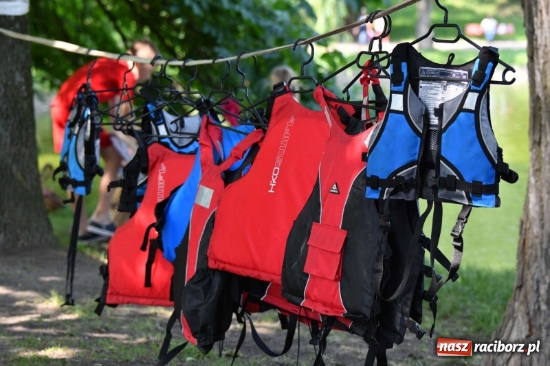 Zdjęcie w galerii na portalu naszraciborz.pl: Zmagania wodniackie na stawie gondolowym  wiadomości z regionu