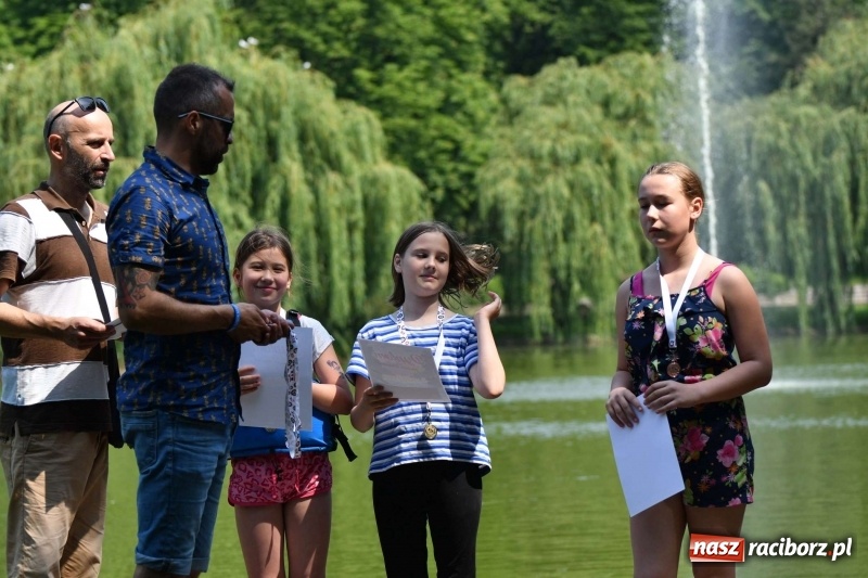 Zdjęcie w galerii na portalu naszraciborz.pl: Zmagania wodniackie na stawie gondolowym  wiadomości z regionu