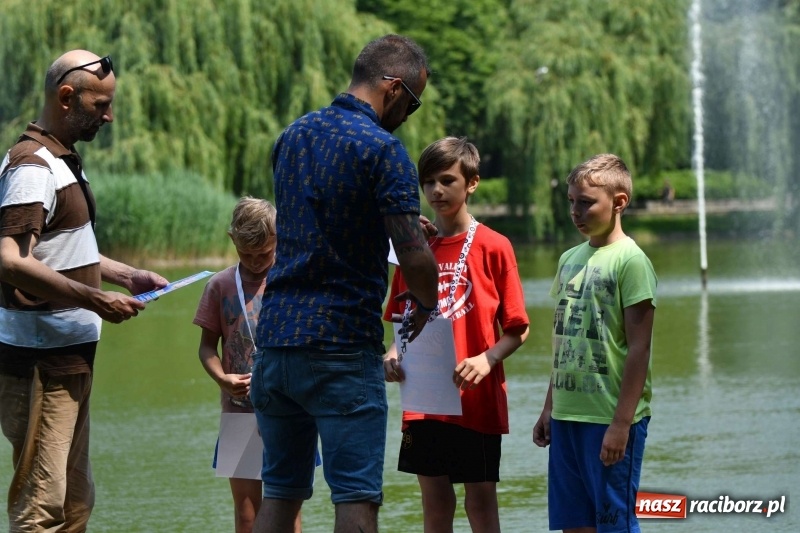 Zdjęcie w galerii na portalu naszraciborz.pl: Zmagania wodniackie na stawie gondolowym  wiadomości z regionu