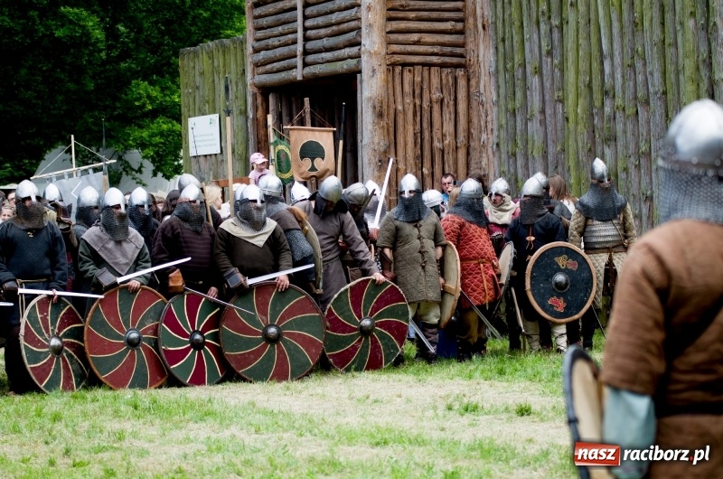 Zdjęcie w galerii na portalu naszraciborz.pl: Wielka bitwa wojów na polach przez Oborą [FOTO i WIDEO] wiadomości z regionu