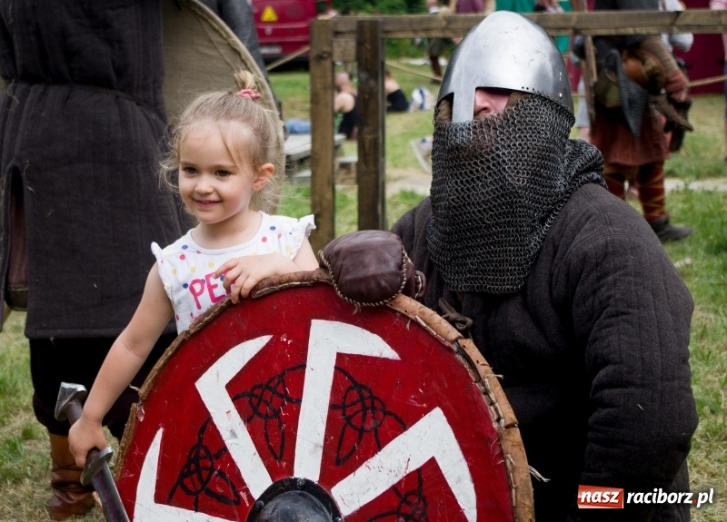 Zdjęcie w galerii na portalu naszraciborz.pl: Wielka bitwa wojów na polach przez Oborą [FOTO i WIDEO] wiadomości z regionu