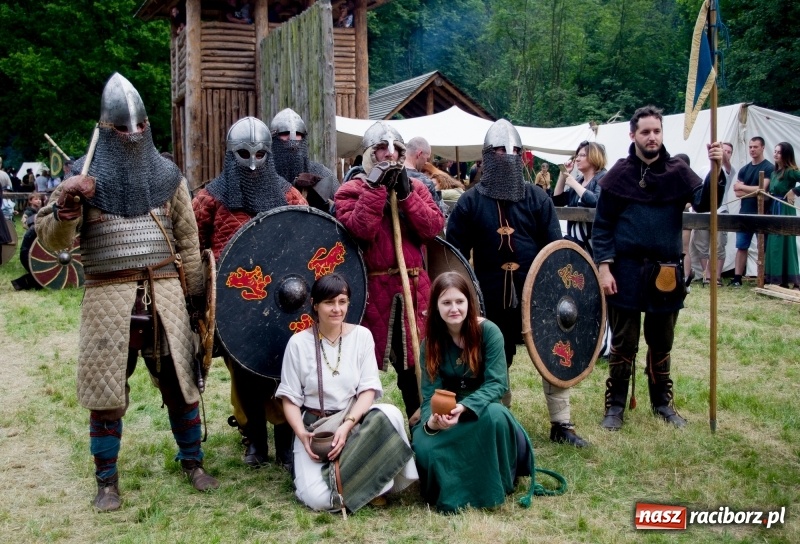 Zdjęcie w galerii na portalu naszraciborz.pl: Wielka bitwa wojów na polach przez Oborą [FOTO i WIDEO] wiadomości z regionu