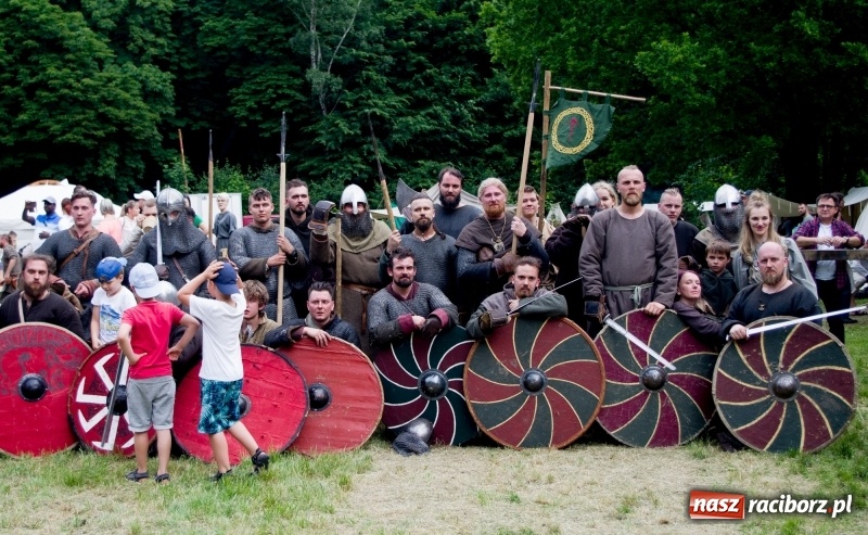 Zdjęcie w galerii na portalu naszraciborz.pl: Wielka bitwa wojów na polach przez Oborą [FOTO i WIDEO] wiadomości z regionu