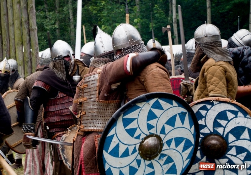 Zdjęcie w galerii na portalu naszraciborz.pl: Wielka bitwa wojów na polach przez Oborą [FOTO i WIDEO] wiadomości z regionu