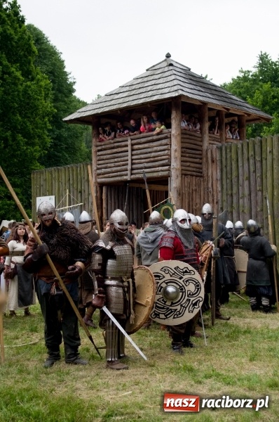 Zdjęcie w galerii na portalu naszraciborz.pl: Wielka bitwa wojów na polach przez Oborą [FOTO i WIDEO] wiadomości z regionu
