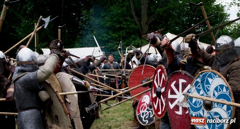 Zdjęcie w galerii na portalu naszraciborz.pl: Wielka bitwa wojów na polach przez Oborą [FOTO i WIDEO] wiadomości z regionu