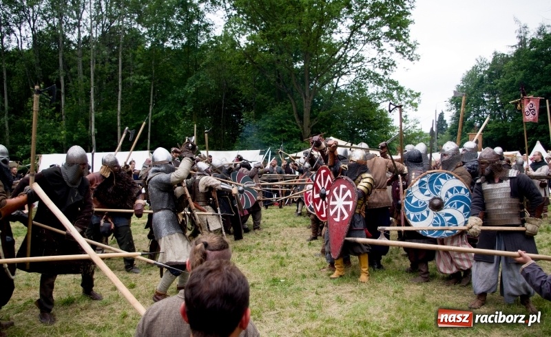 Zdjęcie w galerii na portalu naszraciborz.pl: Wielka bitwa wojów na polach przez Oborą [FOTO i WIDEO] wiadomości z regionu
