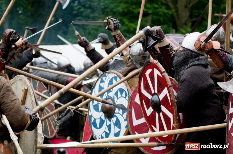 Zdjęcie w galerii na portalu naszraciborz.pl: Wielka bitwa wojów na polach przez Oborą [FOTO i WIDEO] wiadomości z regionu