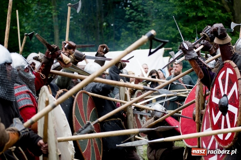 Zdjęcie w galerii na portalu naszraciborz.pl: Wielka bitwa wojów na polach przez Oborą [FOTO i WIDEO] wiadomości z regionu
