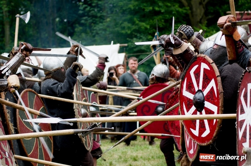 Zdjęcie w galerii na portalu naszraciborz.pl: Wielka bitwa wojów na polach przez Oborą [FOTO i WIDEO] wiadomości z regionu