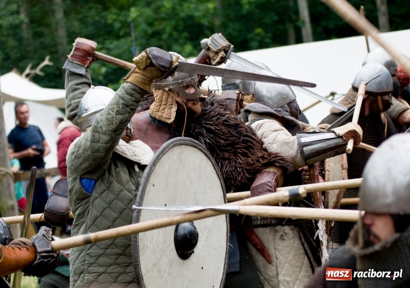 Zdjęcie w galerii na portalu naszraciborz.pl: Wielka bitwa wojów na polach przez Oborą [FOTO i WIDEO] wiadomości z regionu