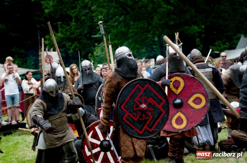 Zdjęcie w galerii na portalu naszraciborz.pl: Wielka bitwa wojów na polach przez Oborą [FOTO i WIDEO] wiadomości z regionu