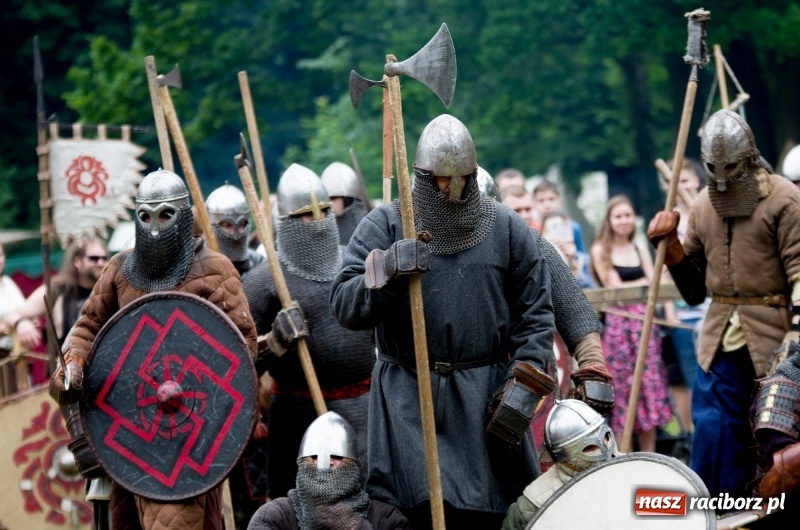 Zdjęcie w galerii na portalu naszraciborz.pl: Wielka bitwa wojów na polach przez Oborą [FOTO i WIDEO] wiadomości z regionu